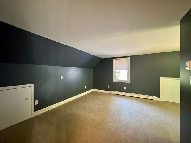 Building Photo - $3,195 Spacious 4BD/2BA Home w/Fenced Backyard | Available Now