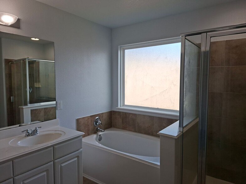 Building Photo - 8311 Caraway Lake Cir