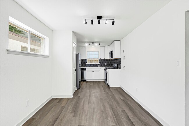 Building Photo - 8701 Bertwood St