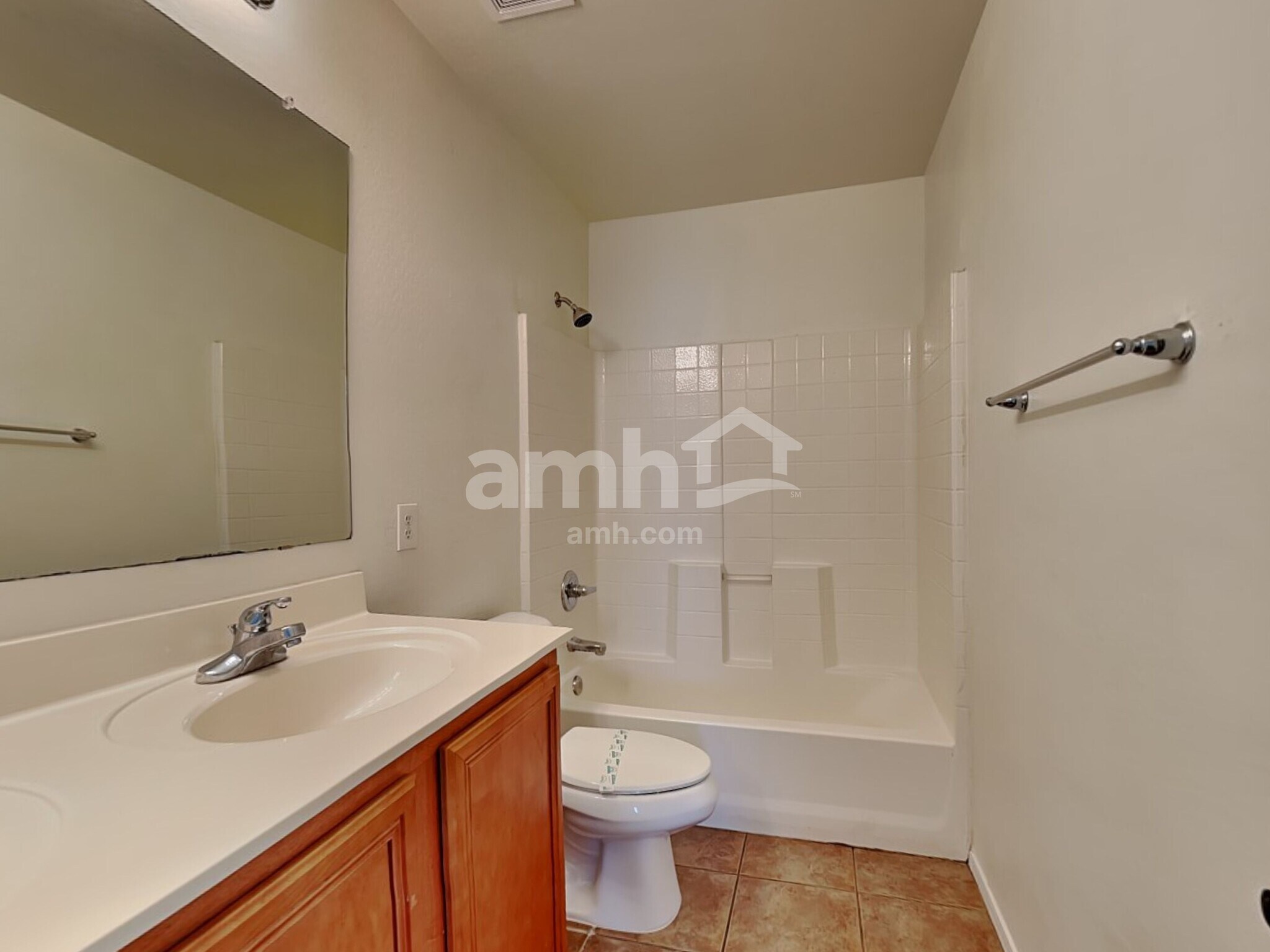 Building Photo - 9428 W Riverside Ave