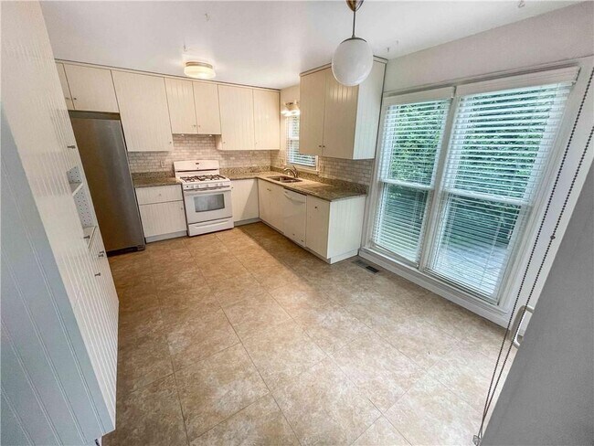 Building Photo - 1454 Hembree Station Dr