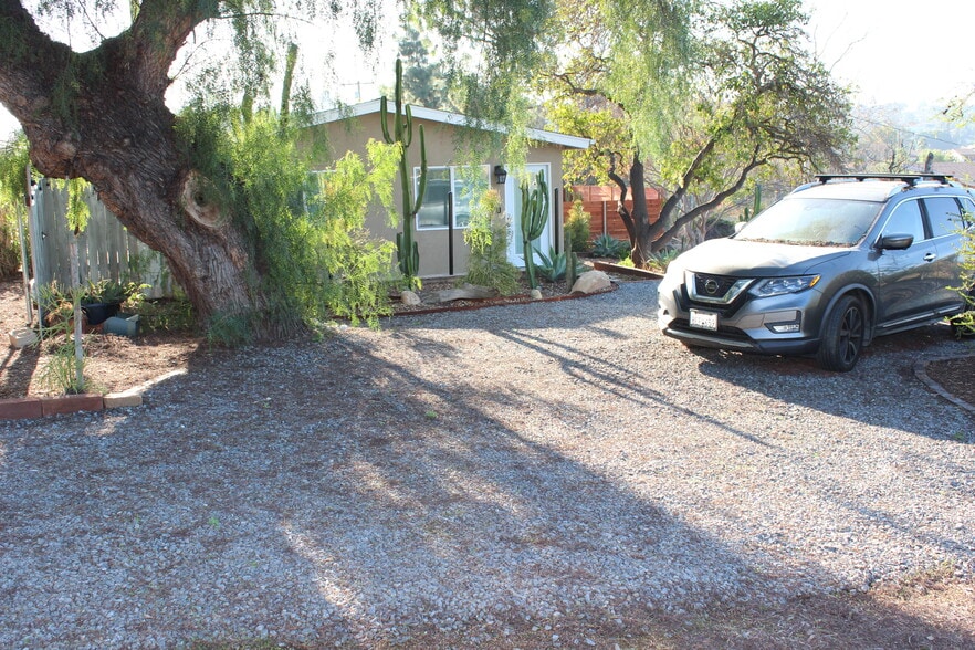 Parking area - 1637 Grove Rd