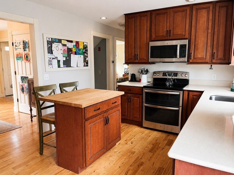 Kitchen - 5 Horseshoe Ln