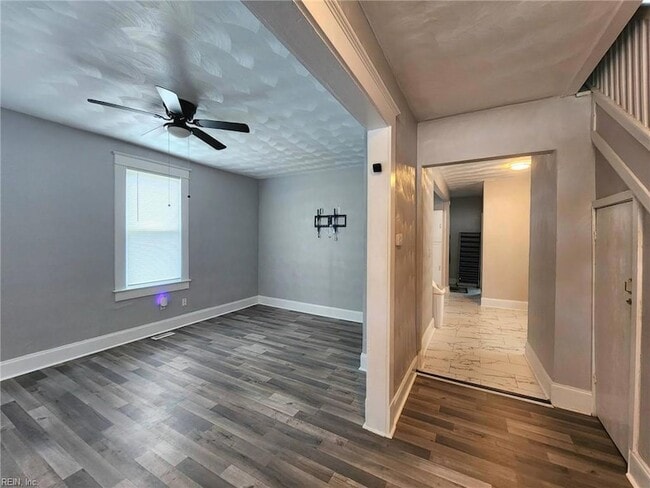 Building Photo - 3605 Killam Ave