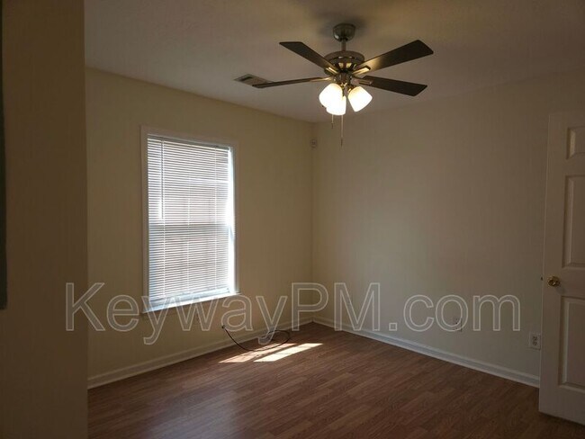 Building Photo - 123 Portofino Ln SW