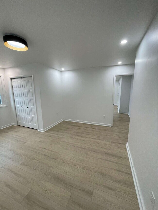 Building Photo - 107 Shoup St