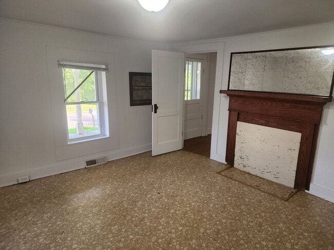 Building Photo - 2 Bed 1 Bath House Siloam Community