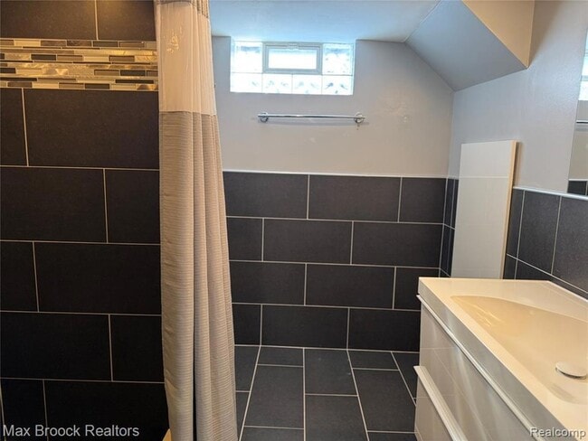 Building Photo - 3602 Elmhurst Ave