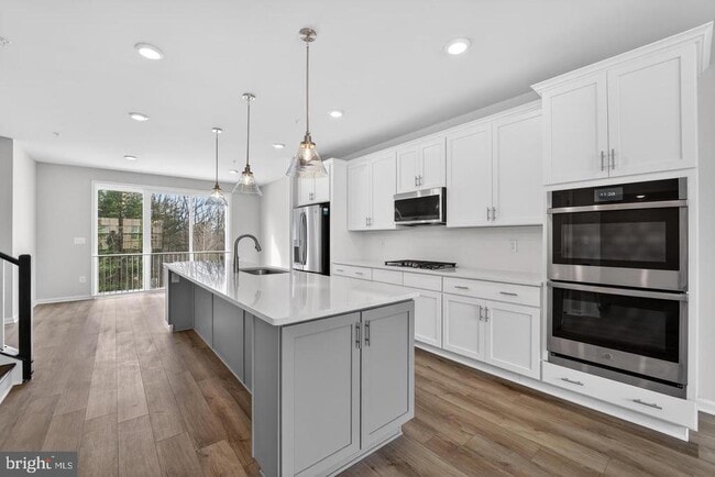 Building Photo - 2914 Lewis and Clark Ave