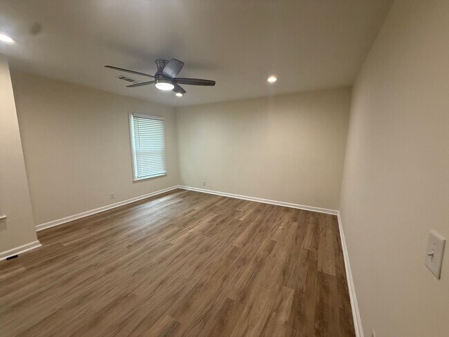 Building Photo - 2135 Acklen Ave