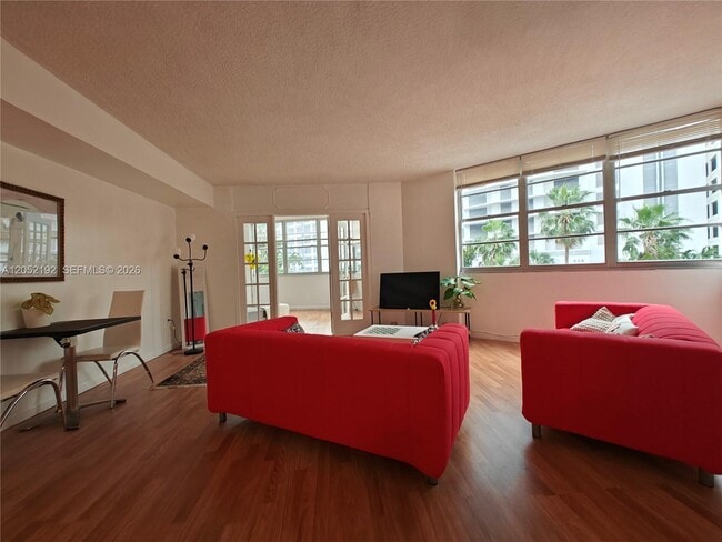 Building Photo - 825 Brickell Bay Dr