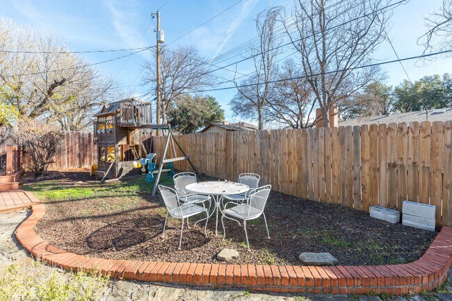 Building Photo - 3/2/2 READY TO RENT! Near ACU; ALL APPLIANCES PROVIDED