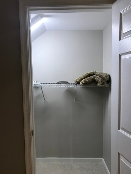 Building Photo - 8756 Springwater Dr