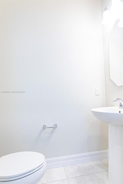 Building Photo - 8648 Escue St