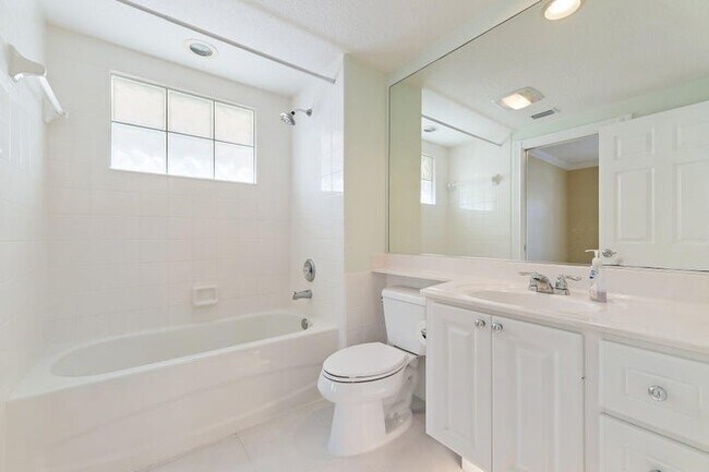 Building Photo - 4526 Illicium Dr