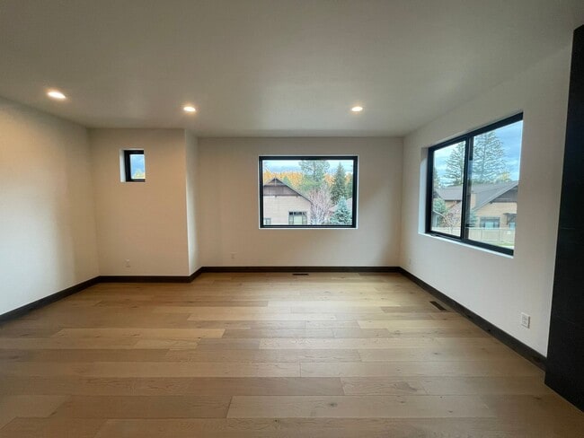 Building Photo - Brand New Three Story Whitefish Townhouse