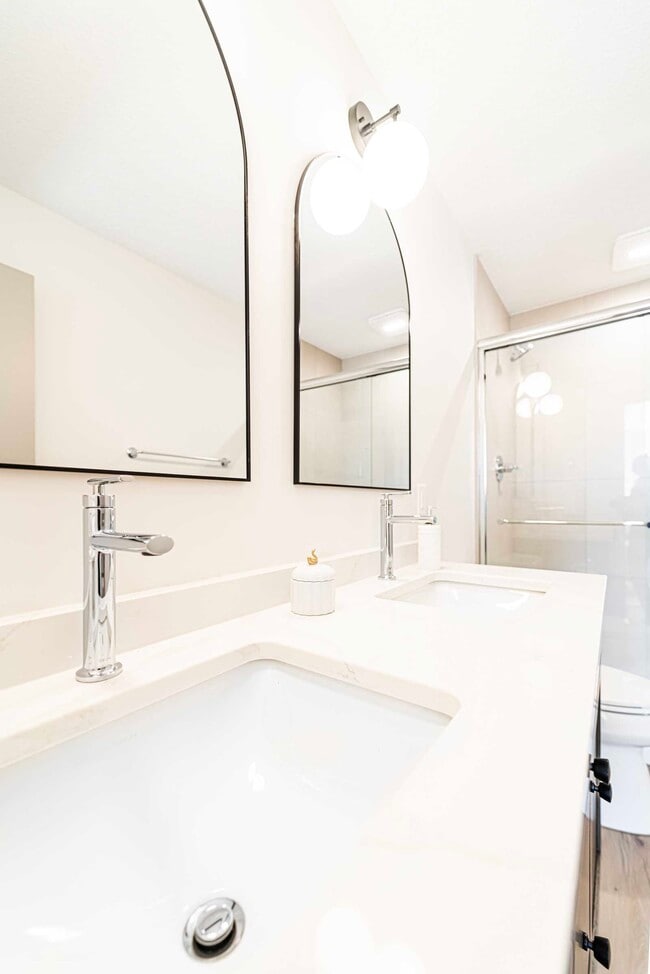 Building Photo - 14550 South Ave