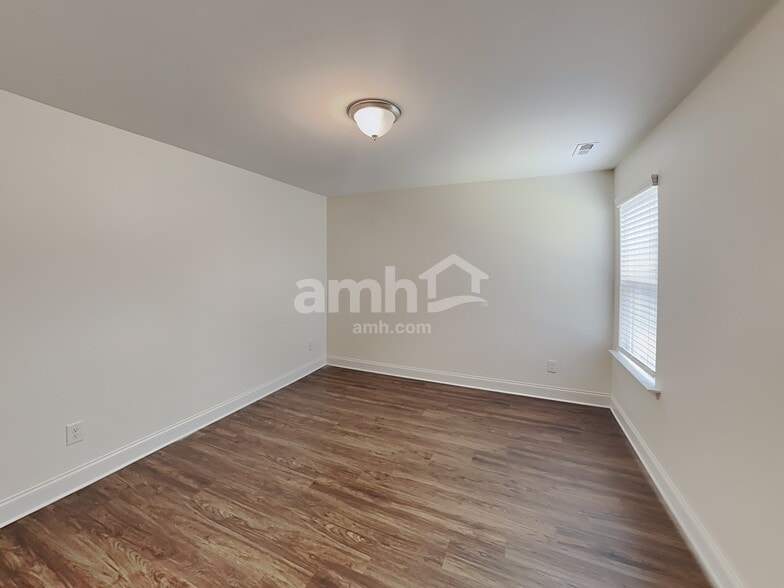 Building Photo - 194 Pullen Dr