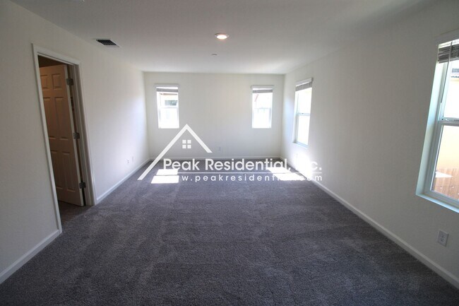 Building Photo - Brand New Rocklin 4bd/3ba House with 2 Car...
