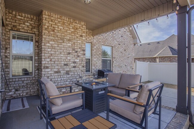 Building Photo - 221 Waldron View Dr