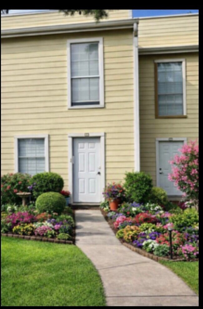 Building Photo - 6200 W Tidwell Rd