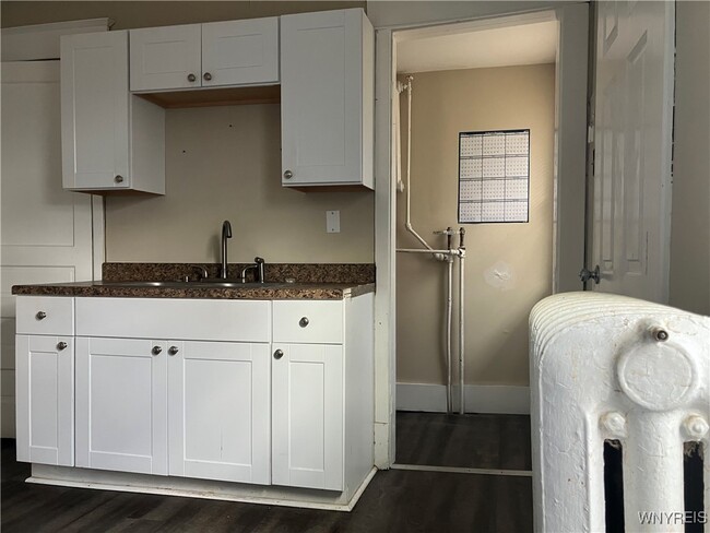 Building Photo - 2253 Niagara St