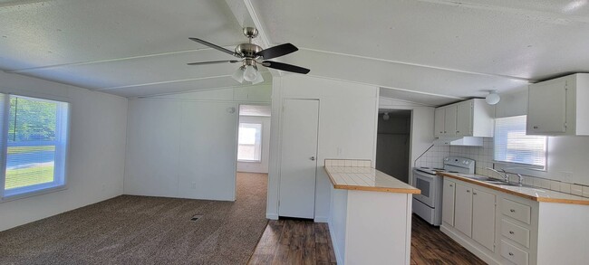 Building Photo - Ready to Move in