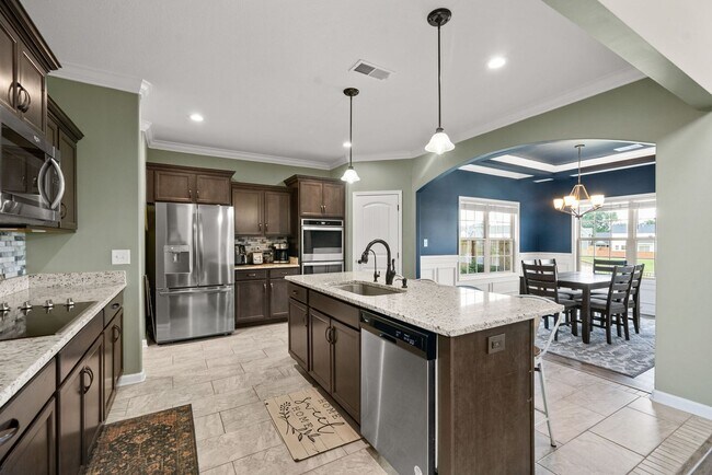 Building Photo - Beautiful Home in Summerfield Waiting to C...