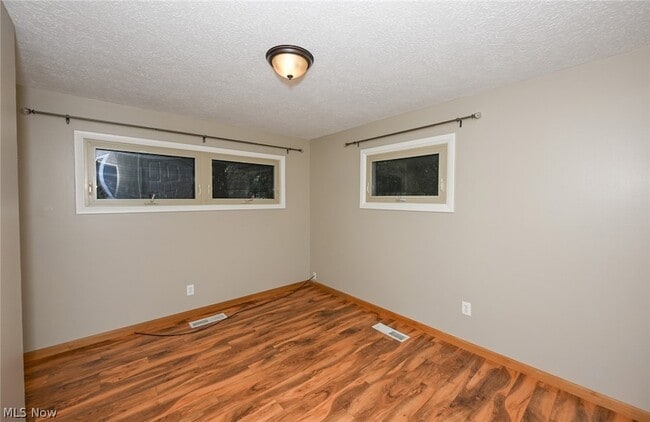 Building Photo - 287 Edgewood Dr