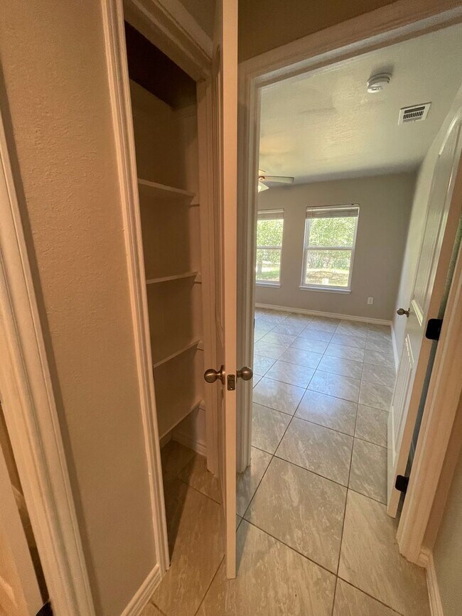 Building Photo - NEW ON MARKET