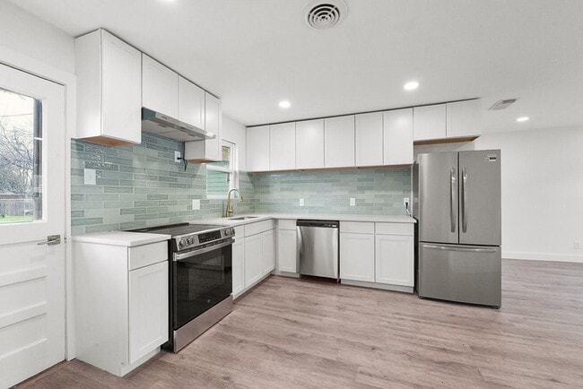Building Photo - 2655 Larry Dr