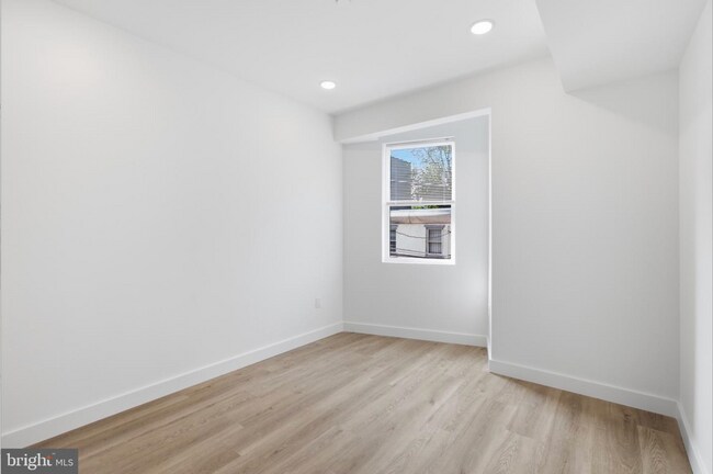 Building Photo - 1027 W Arizona St