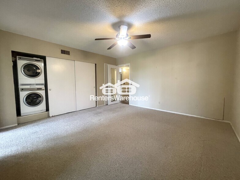 Building Photo - 2402 Ecuadorian Way