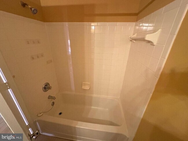 Building Photo - 11445 Deepwood Dr