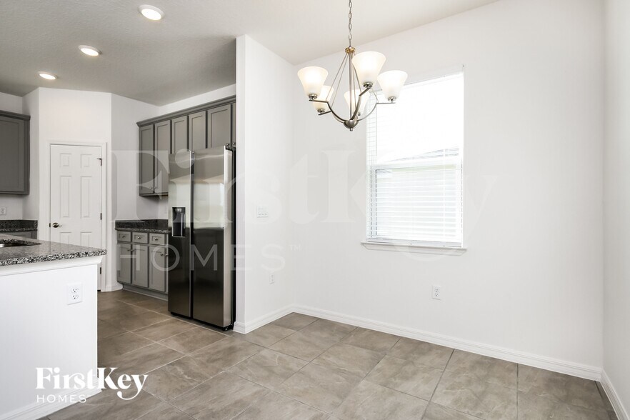 Building Photo - 609 Crown Rose Dr