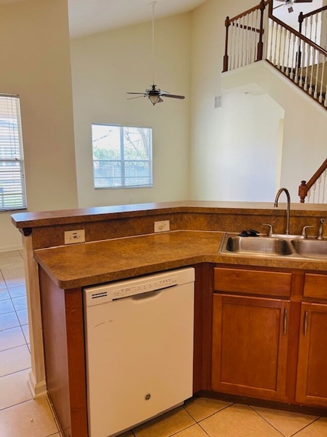 Building Photo - VICTORIA PARK 2-Story - 4 bedroom 2.5 bath 2 car garage AVAILABLE NOW - contact Karen Guardino, R...