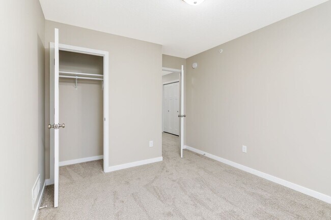 Building Photo - Like new! Lease THIS 3 bd 3 ba 2 car garag...