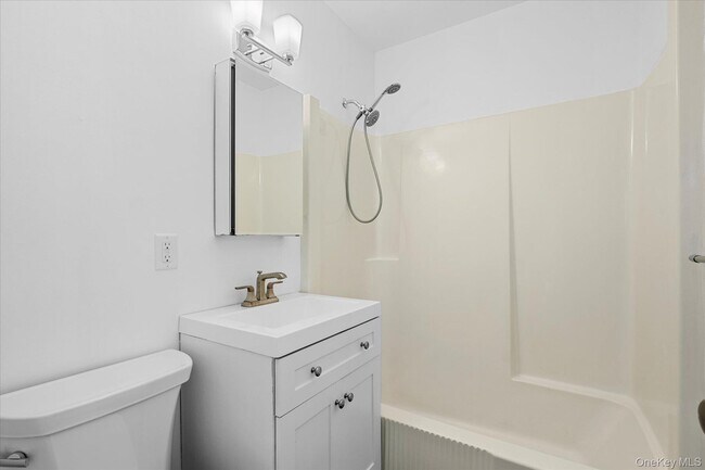 Building Photo - 17 N Bishop Ln