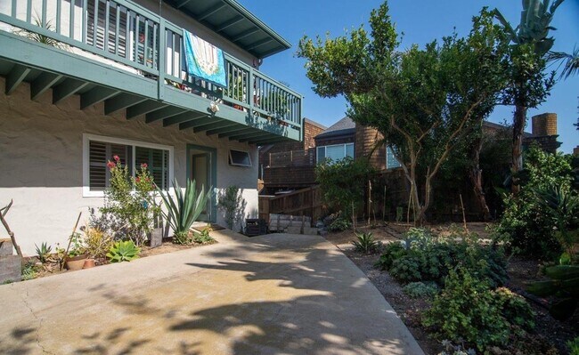Building Photo - 305 S Sierra Ave