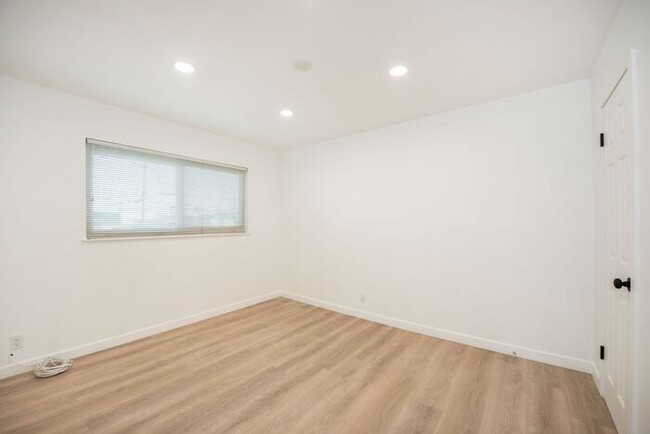 Building Photo - Mesa Verde | Recently Remodled 2 Bedroom A...