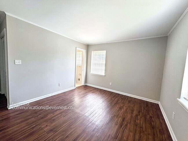 Building Photo - 976 Ridgewood Cir