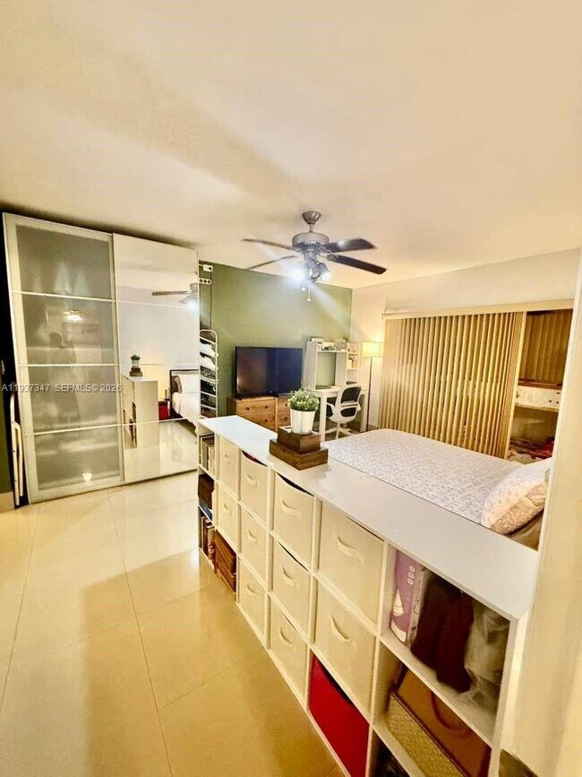 Building Photo - 1400 NE 191st St