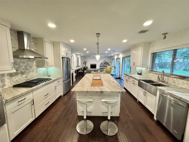Primary Photo - 9806 Cliffwood Dr