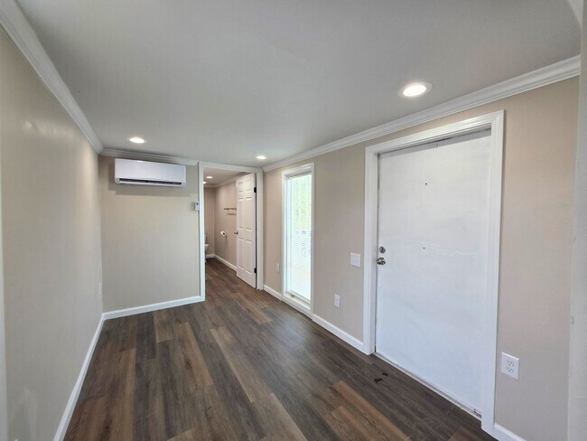 Building Photo - 8676 Sharon Ln