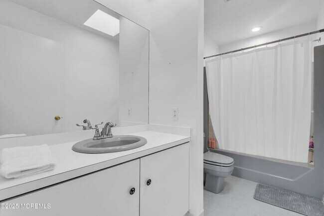 Building Photo - 4 Black Pine Ln