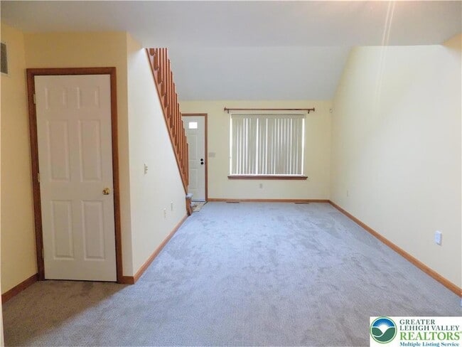 Building Photo - 2733 Victoria Ln