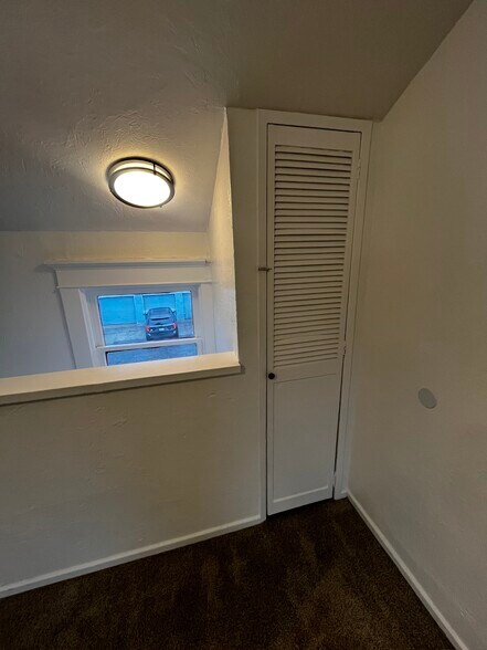 Building Photo - 201 E Eagle St