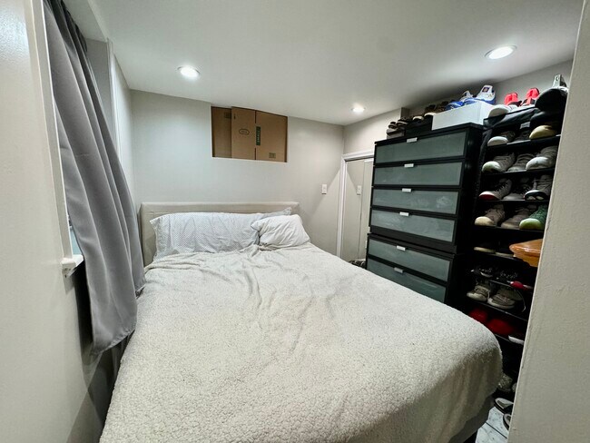 Building Photo - 62 Manet Rd