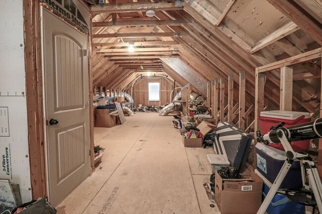 Building Photo - Spacious 4 Bedroom, Pet Friendly with Fenced In Backyard, Mimosa Bay Community Amenities