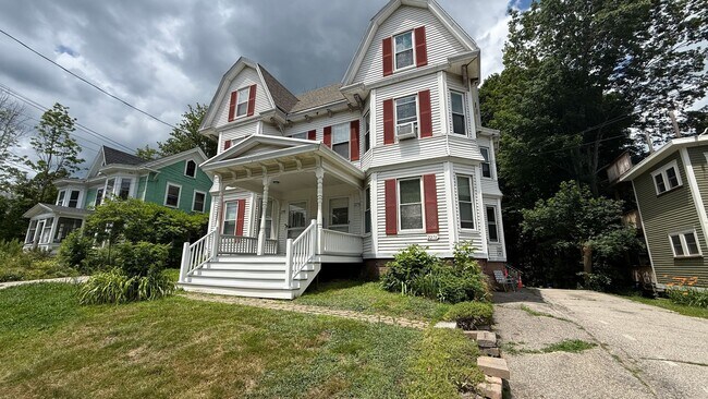 Building Photo - Charming 2-Bedroom w/ Office Apartment in ...